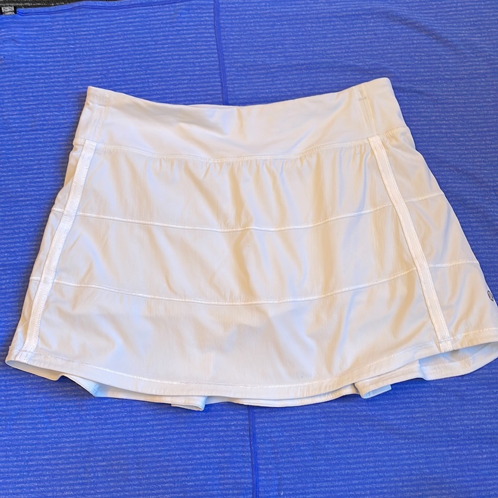 Lululemon white tennis skirt size 6
